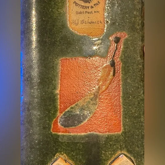 Pottery and Tile Dragonfly plate Brand :Avenue and Tile pottery